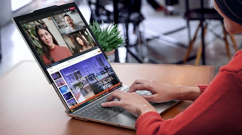 Lenovo ThinkPad Rollable XD screen expanding at CES 2026