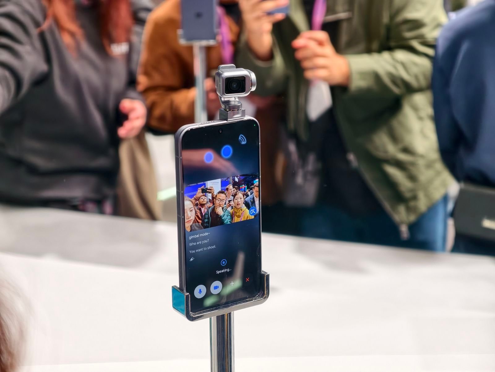 Honor Robot Phone hands-on