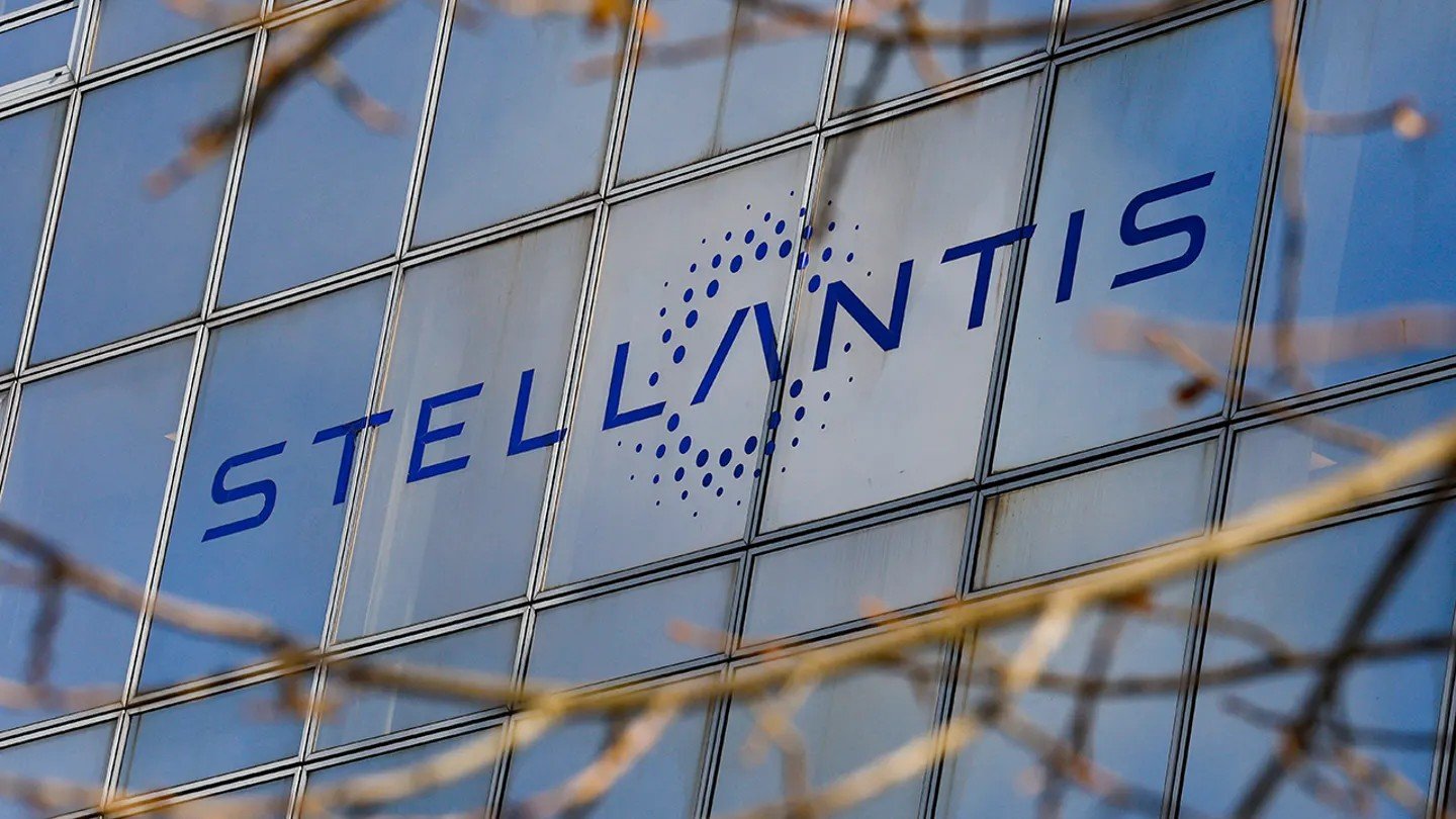 Stellantis recall rearview camera software glitch